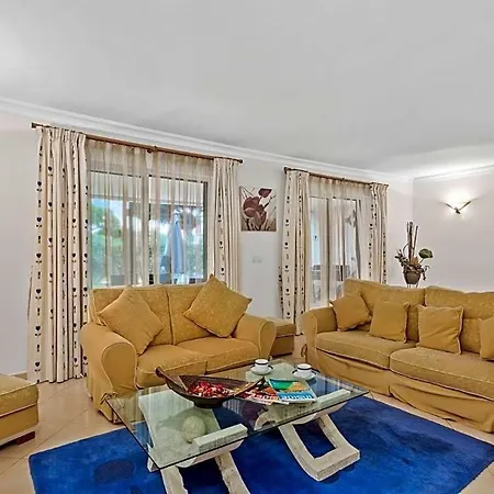 Apartment Sleeps 6 With Pool Air Con And Wifi