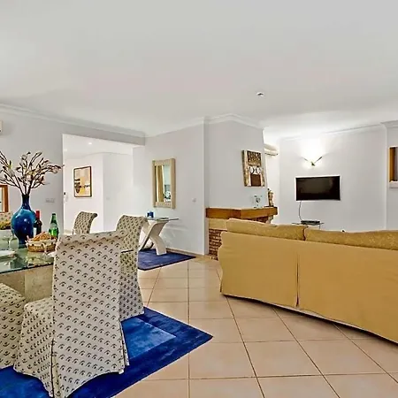 Sleeps 6 With Pool Air Con And Wifi *