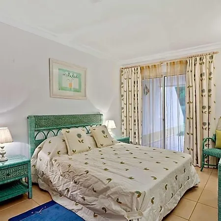 Sleeps 6 With Pool Air Con And Wifi Appartamento